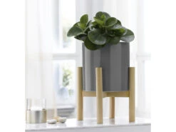 LIVARNO Home Übertopf Mit Gestell, Aus Keramik Und Kiefernholz -Garten- Und Terrassengeschäft gcp1e96e1c24af548a795c61a6e6ba0e5b5