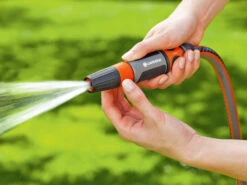 Gardena Grundausstattung, Mit Hahn- Und Schlauchstück, Wasserstopp Und Reinigungsspritze -Garten- Und Terrassengeschäft gcp47324eb213d04ac2afcc172565ae47e9