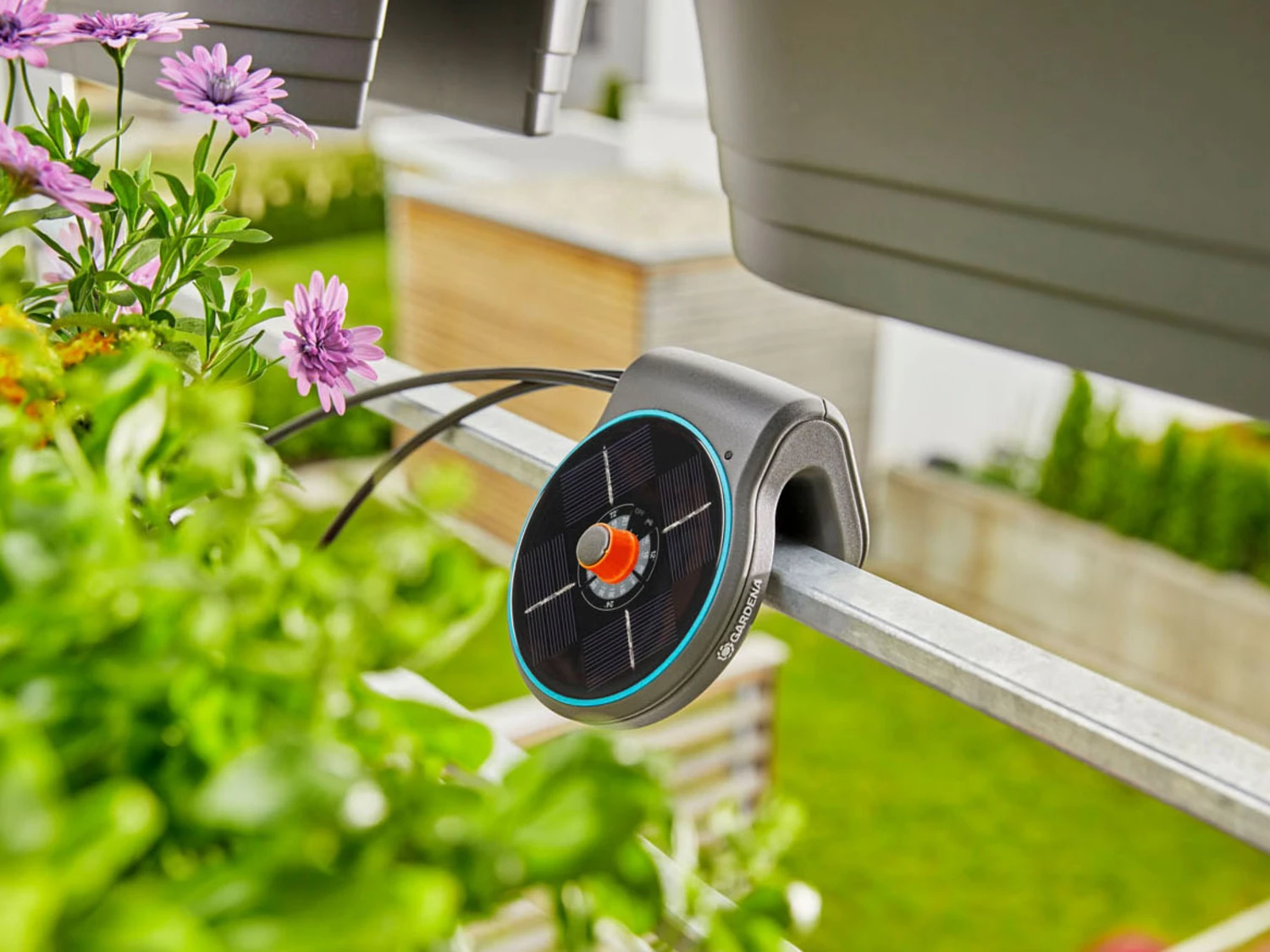 Gardena Solar-Bewässerungs-Set »AquaBloom«, Mit 14 Programmen 4 Gardena Solar-Bewässerungs-Set »AquaBloom«, Mit 14 Programmen – Bild 4